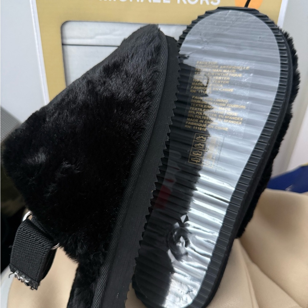 Michael Kors Faux Fur Slippers
Size 7 and 8 available